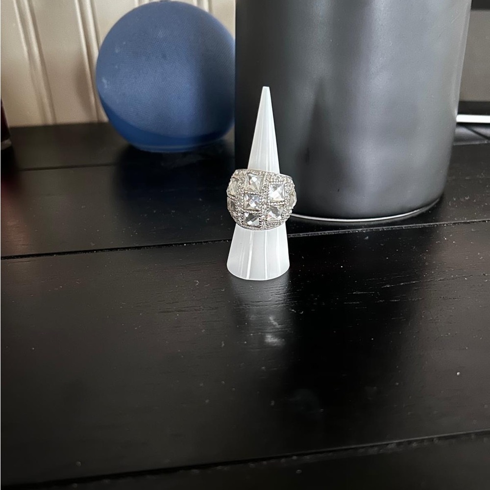 Elegant Silver tone Ring with Crystal Accents#6 fashion jewelry